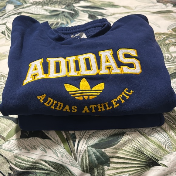 Adidas sweatshirt and sweatpants - Picture 9 of 9
